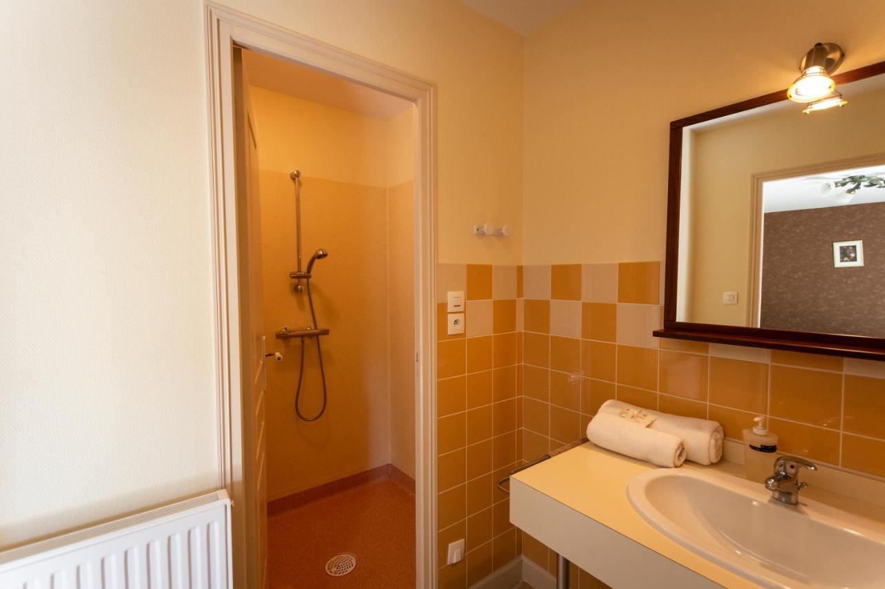 La Haye Gites Et Chambre D'Hotes アヴリイエ エクステリア 写真