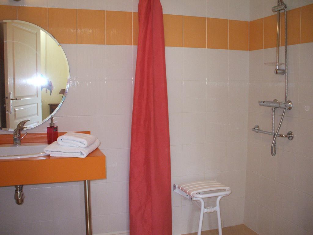 La Haye Gites Et Chambre D'Hotes アヴリイエ エクステリア 写真